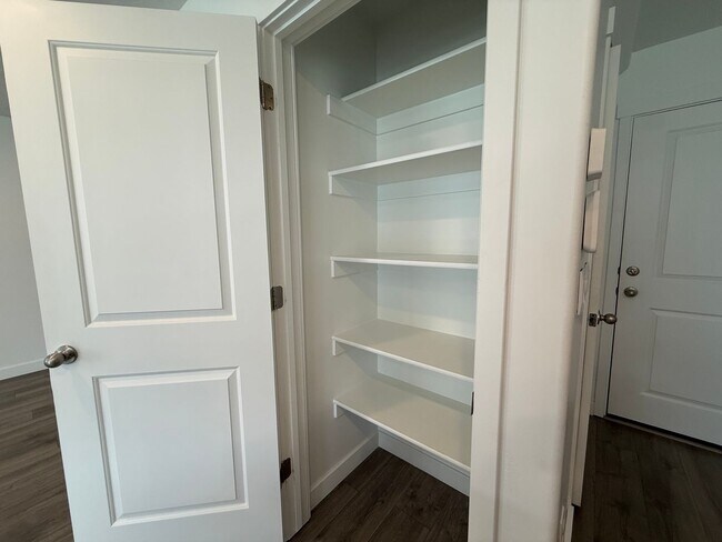 Building Photo - Beautifully Updated 4-Bedroom Townhome in ...