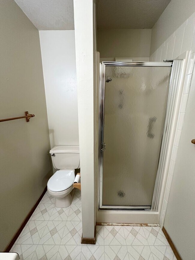 Building Photo - Charming 3 Bedroom Brick Home with Fenced Backyard