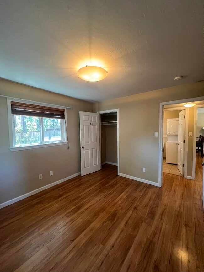 Building Photo - 3380 Janet Dr