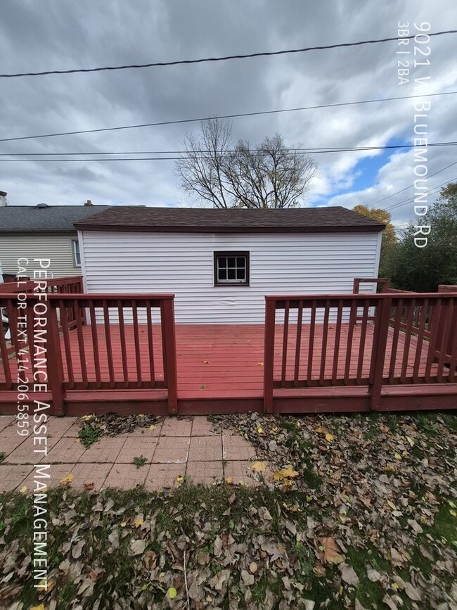 Building Photo - Charming 3BD/1.5BA Home on Milw./Tosa Border