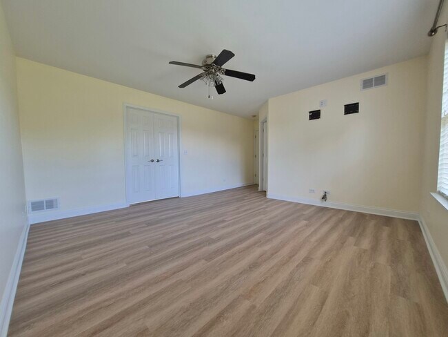 Building Photo - 2355 Shiloh Dr