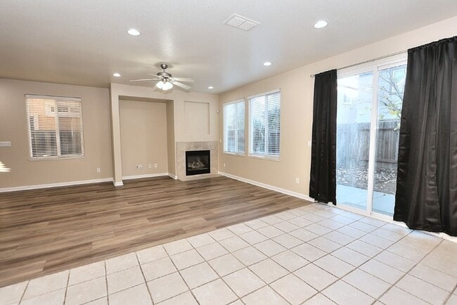 Building Photo - Beautiful 4 Bed 3 full bath Natomas Home!!