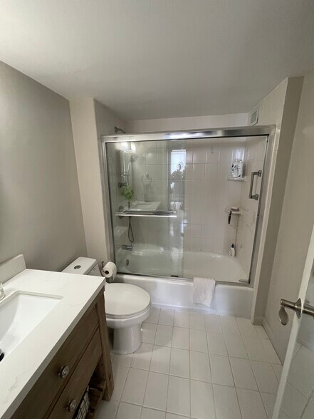 Full bathroom - 126 SE 15th Rd
