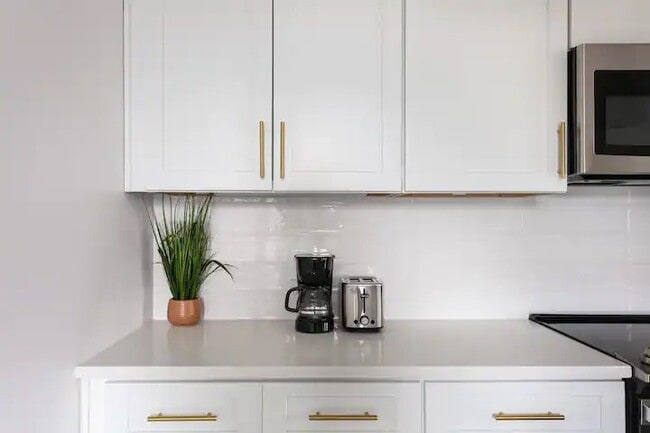 Building Photo - 738 Douglas Ave