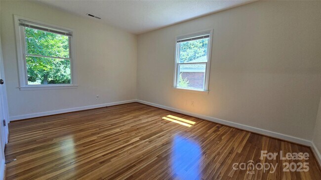 Building Photo - 9124 Sandburg Ave