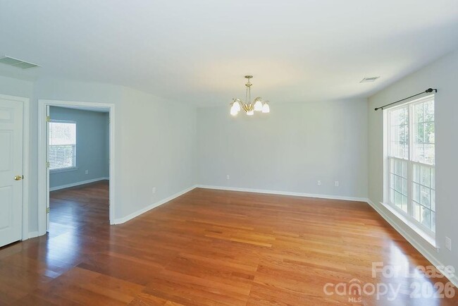 Building Photo - 6824 Southbrook Dr