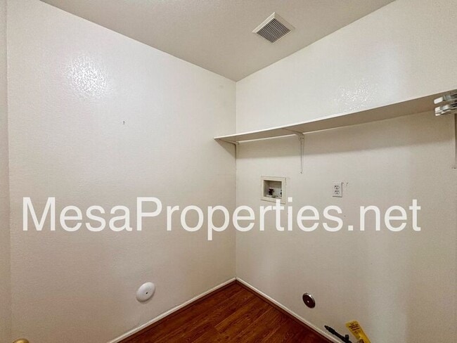 Building Photo - 14027 Silver Creek Way