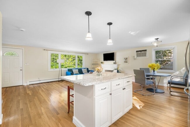 Building Photo - 221 Totten Pond Rd