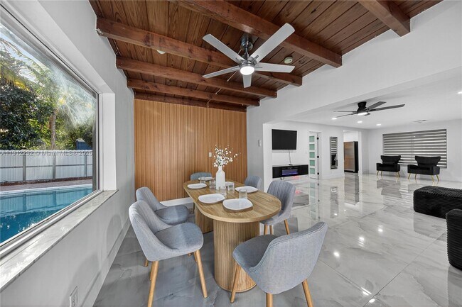 Building Photo - 3130 SW 16th St