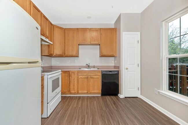 Building Photo - Beautifully Renovated Townhome in Walnut Ridge