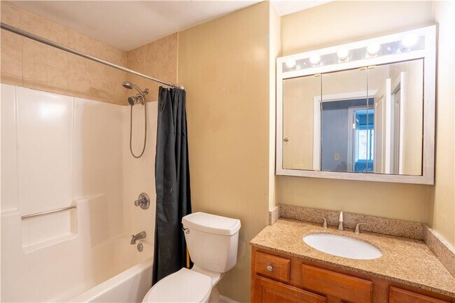 Building Photo - 400 New River Rd