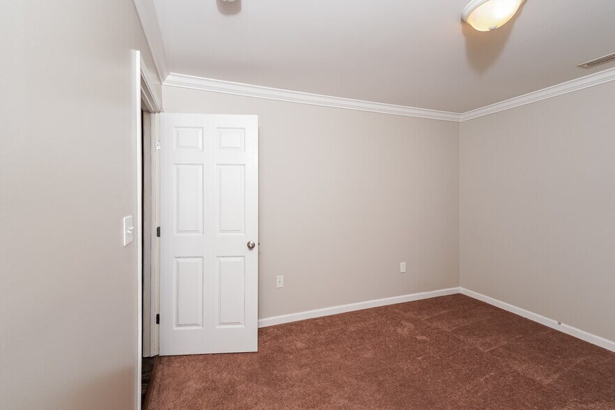 Building Photo - 99 Springdale Dr