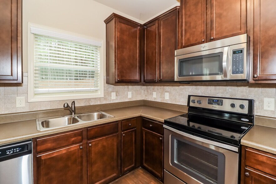 Building Photo - 1305 Little Hampton Dr