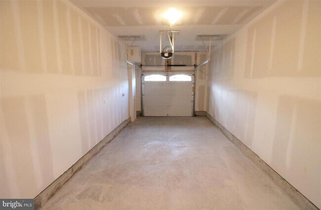 Building Photo - 23255 Milltown Knoll Square