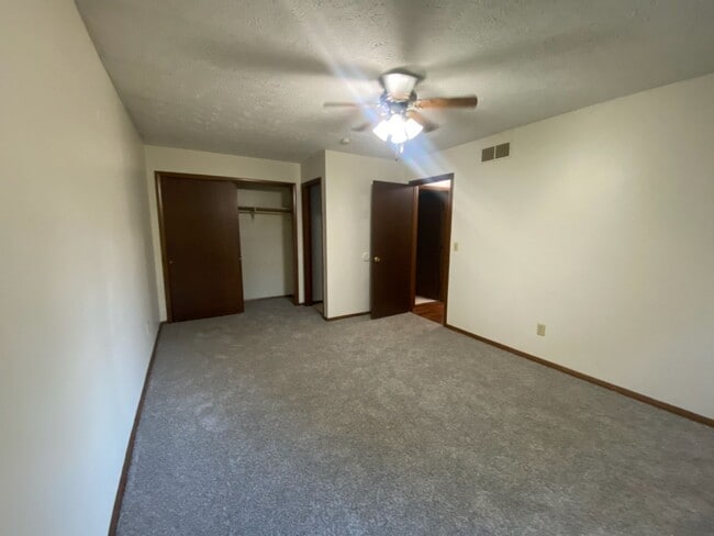 Building Photo - 3 Bedroom Home with Attached Garage!