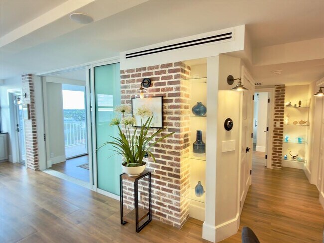 Building Photo - 800 SE 20th Ave