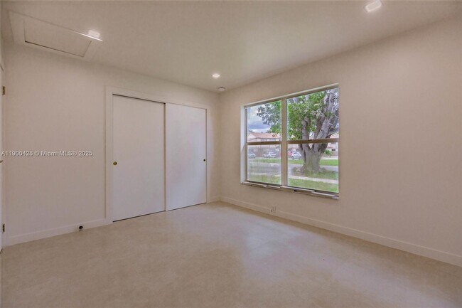 Building Photo - 10760 NW 29th Manor