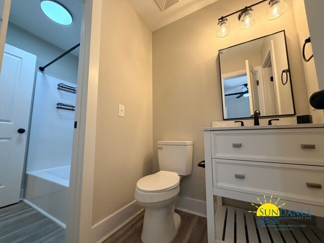 Building Photo - Fully Renovated Cul-de-sac Corner Lot Home in Fort Walton Beach!