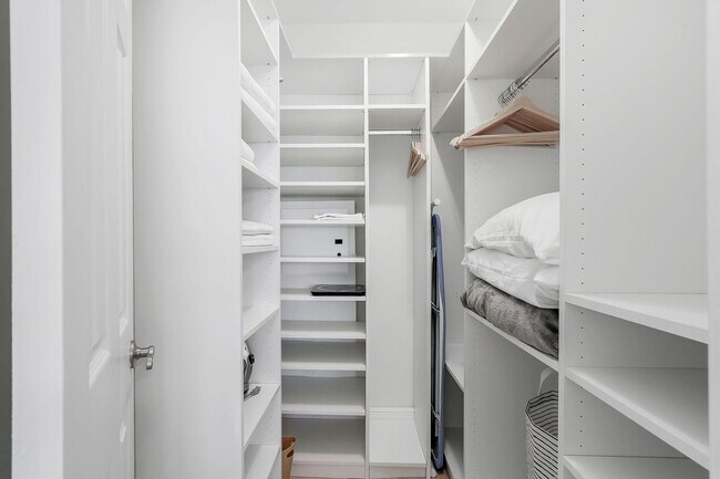 Building Photo - 2424 SE 17th St