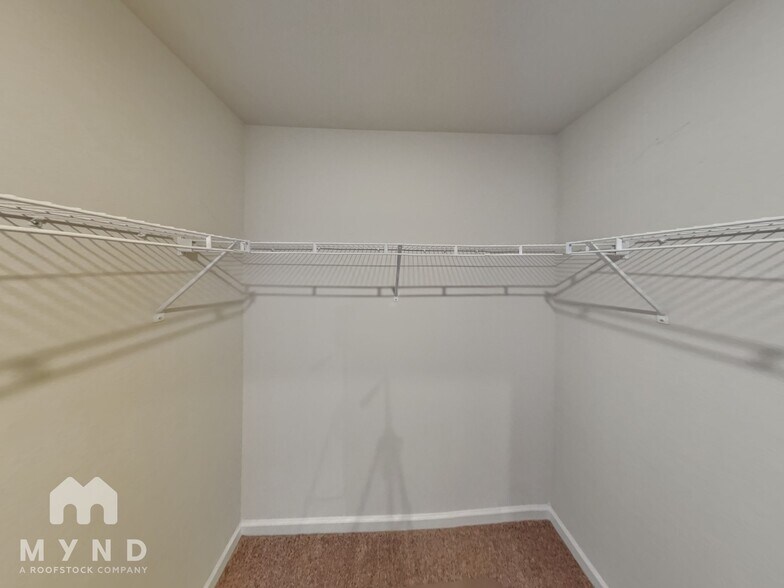 Building Photo - 104 Lightning Dr