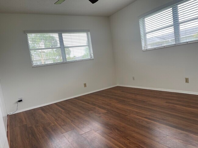Building Photo - 2731 Emory Dr W