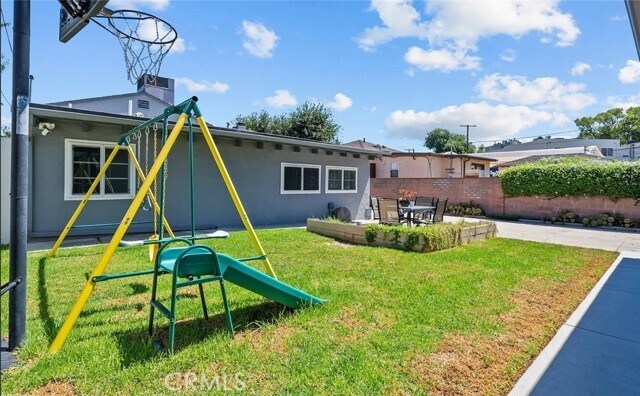 Building Photo - 1525 N Screenland Dr