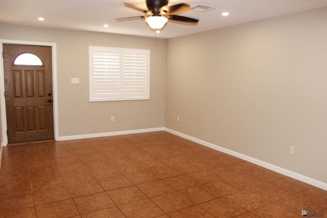 Building Photo - 2090 S 44th Dr