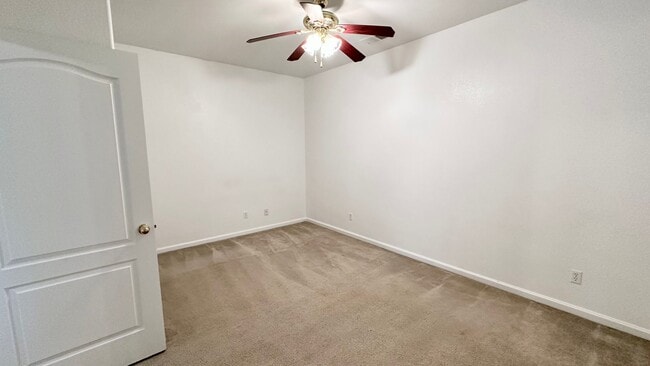 Building Photo - $2,795 Teague & Chestnut, 4 Bedroom Home -...