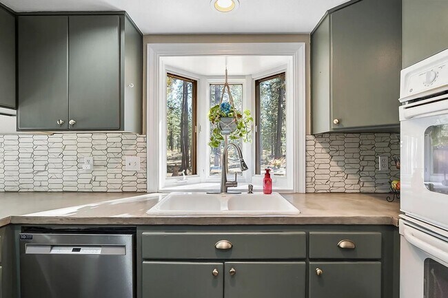 Building Photo - Beautiful Home- Backs up to BLM Land