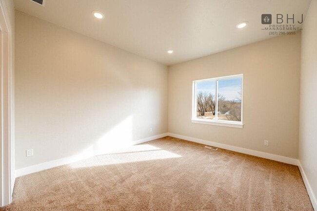 Building Photo - BRAND NEW 2 bed/  2 bath twin home with Ga...