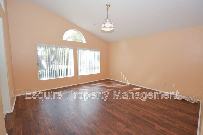 Building Photo - 93 Azusa Ave