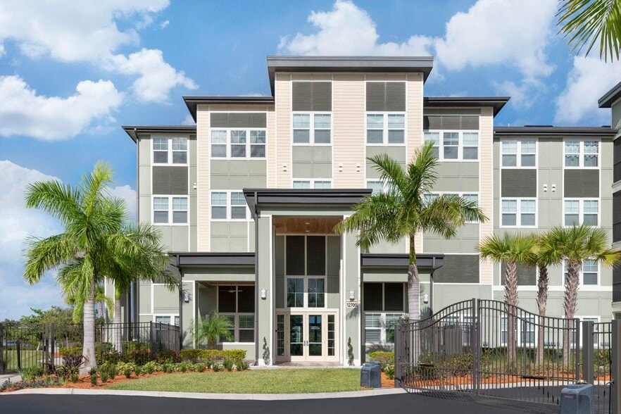 Building Photo - Charleston on 66th