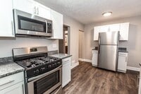 Building Photo - Stunning 5 bedroom home in Brookline available May 1!