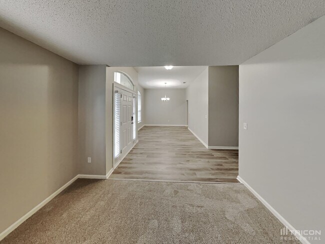 Building Photo - 87535 Creekside Dr