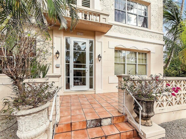 Building Photo - 1611 Michigan Ave