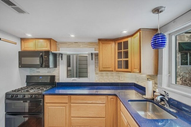 Building Photo - 1109 Caroline St