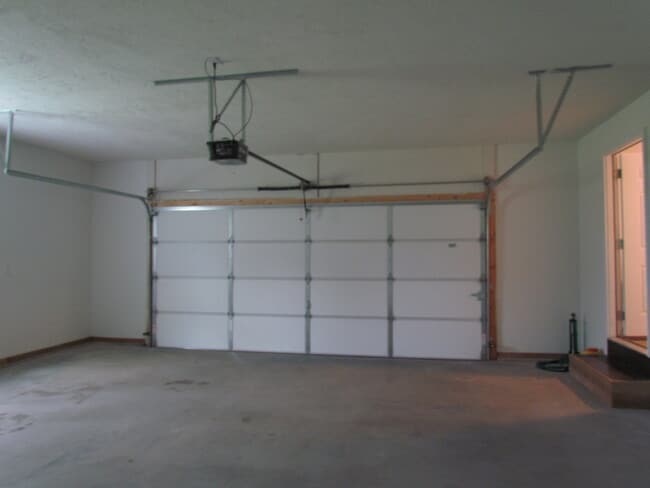 Building Photo - Available August 7th!! Laquey Schools!