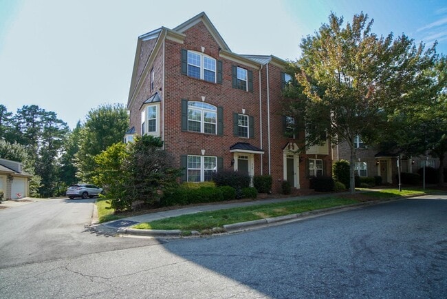 Building Photo - Gorgeous 3 Bedroom Townhome in Davidson