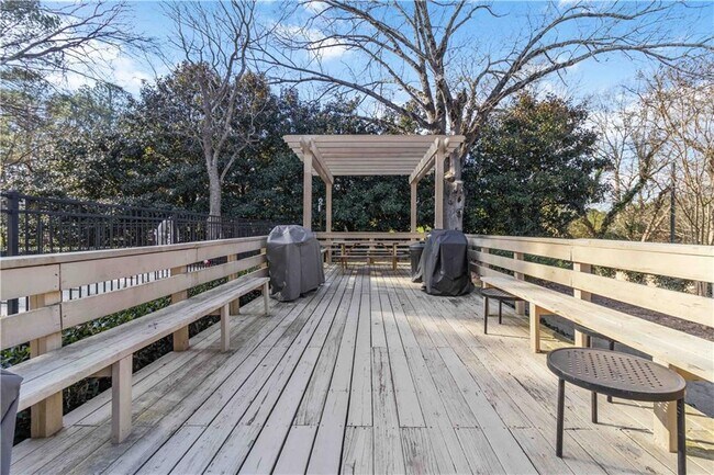 Building Photo - 1501 Clairmont Rd