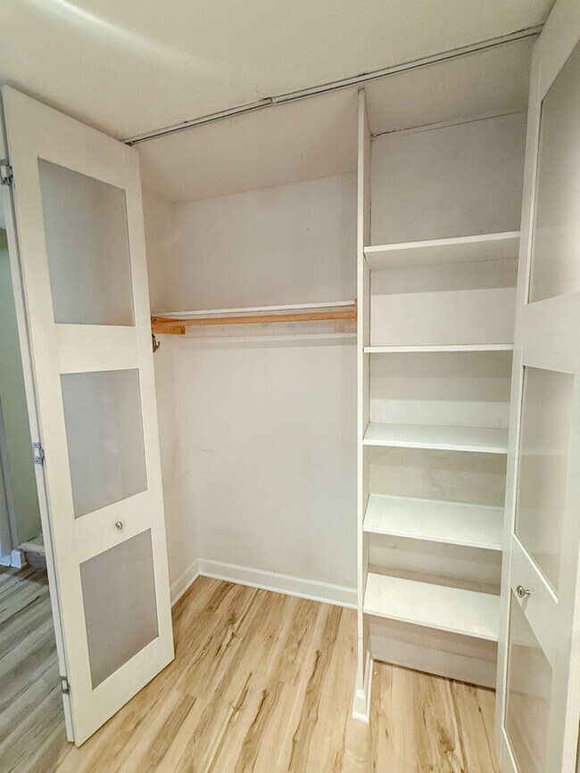 Building Photo - 230 E Ontario St