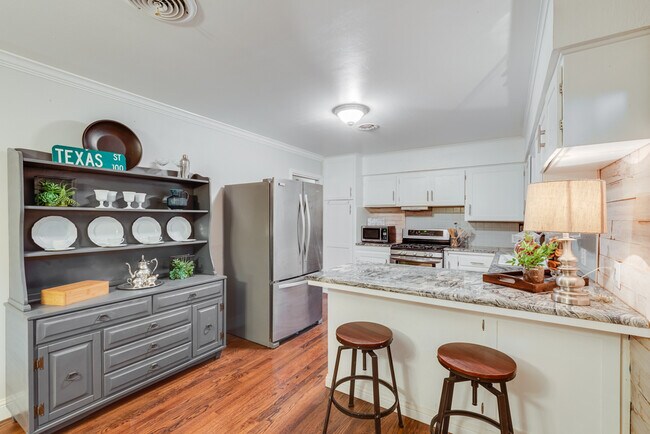 Kitchen - 2515 Sherwood St