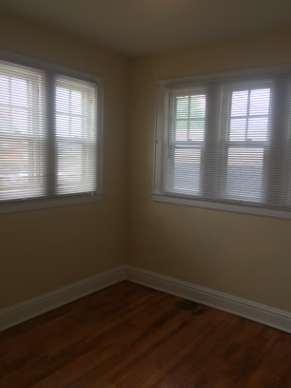 Building Photo - 1024-1028 Street