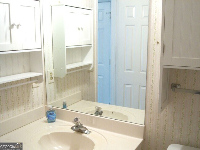 Building Photo - 760 Coventry Township Pl