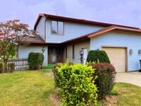 Building Photo - Country Charm Large 2-Bedroom Duplex in Mi...