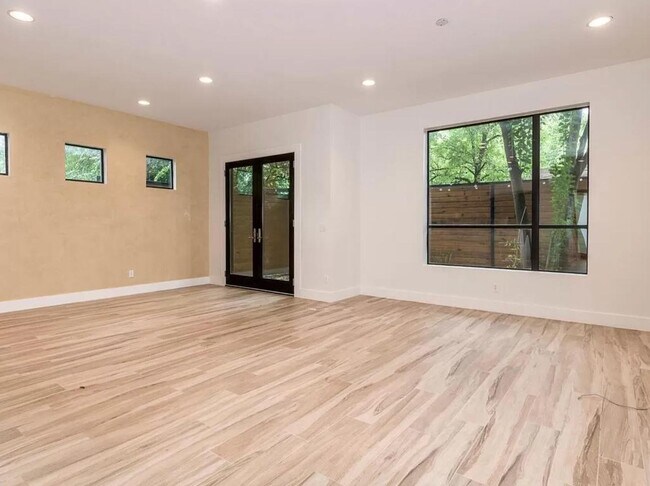 Building Photo - 1907 W 30th St