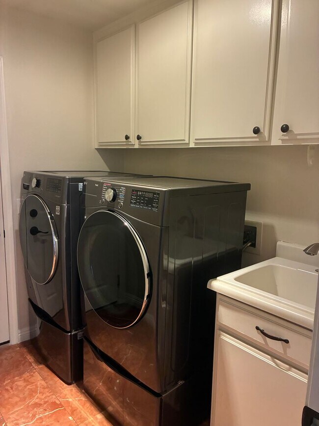 Building Photo - 585 Mindenvale Ct