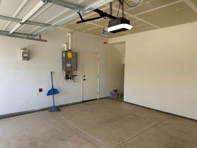 Building Photo - Beautiful newer home in a gated community
