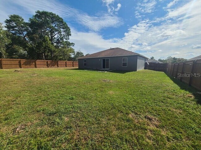 Building Photo - 6425 Grapewood Rd
