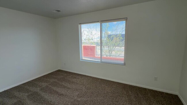 Building Photo - 3 Bedroom Town Home Near Rio Bravo Blvd SE & University Blvd SE In Mesa Del Sol!