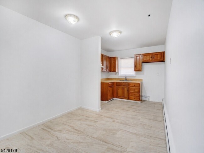 Building Photo - 365 Bloomfield Ave